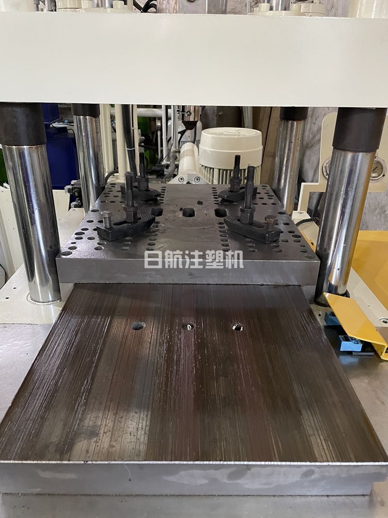 九成新赞扬二手立式滑板注塑机